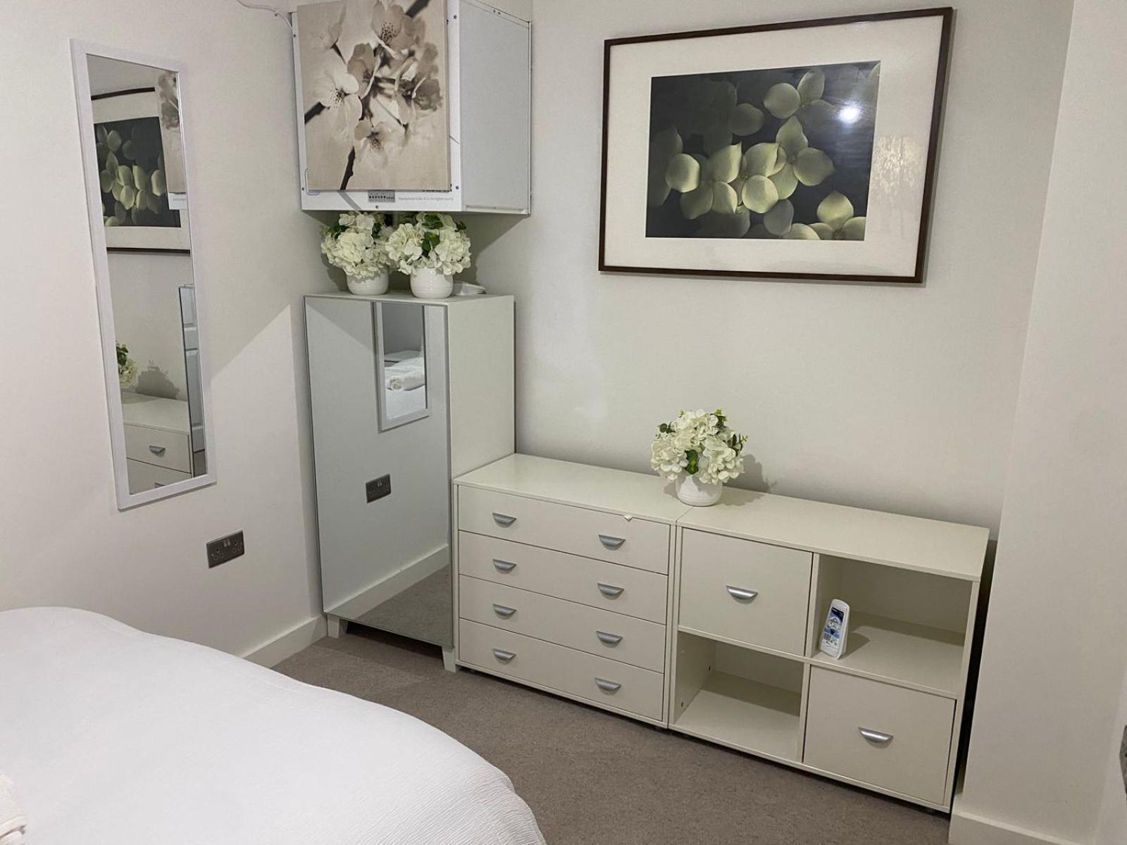 A One Bedroom Luxury Flat At The Centre Of Apartment