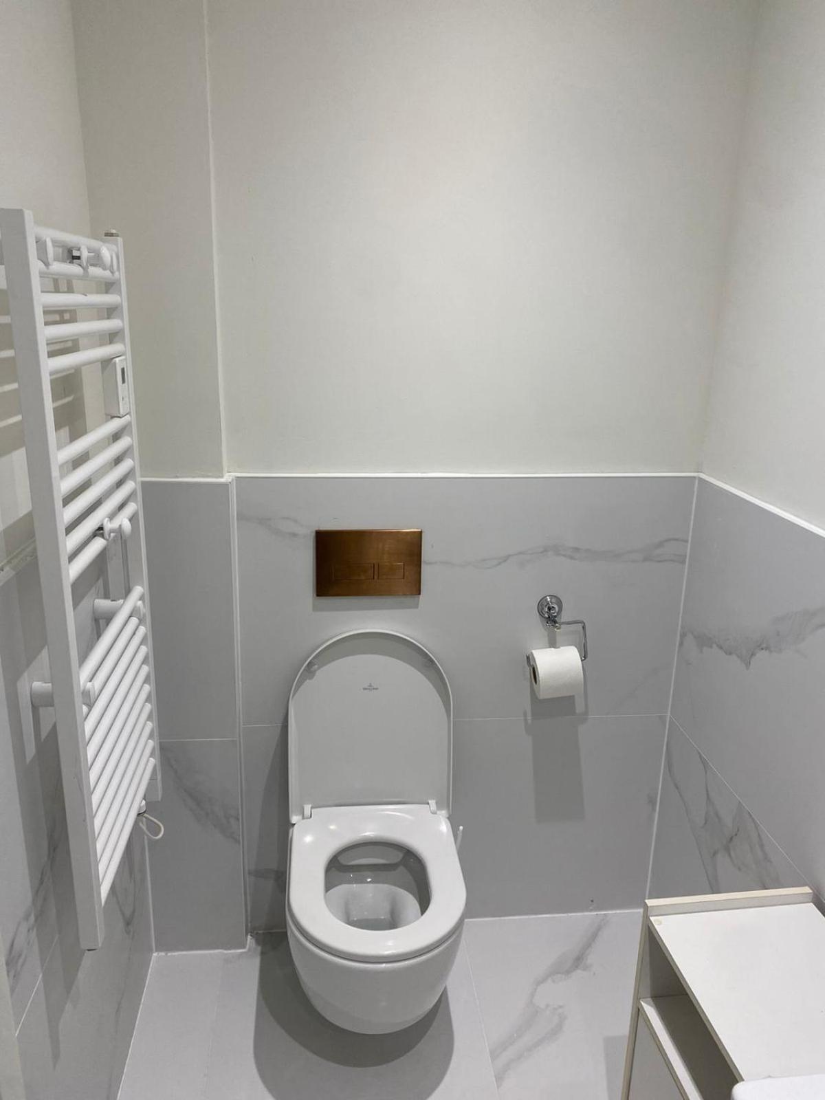A One Bedroom Luxury Flat At The Centre Of Apartment *